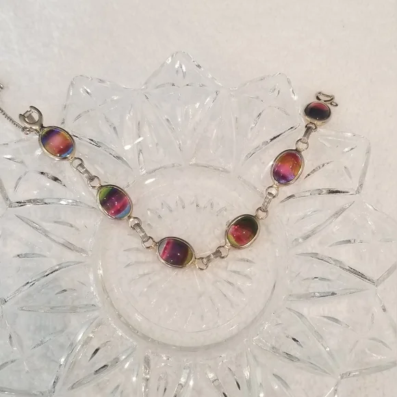 Sarah Coventry Vibrant Multicolor Bracelet - Picture 2 of 4